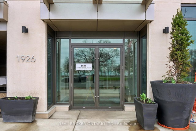 3807 - 1926 Lakeshore Boulevard W