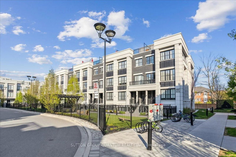 652 Cricklewood Dr #220, Mississauga, Ontario