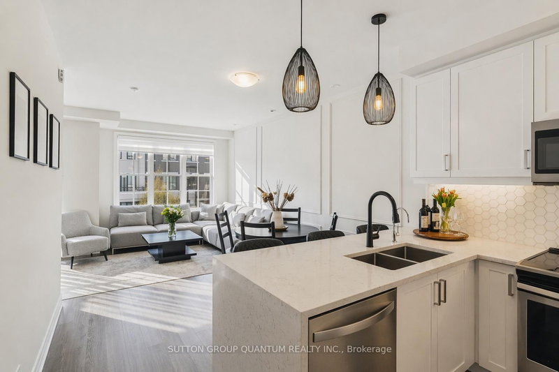 220 - 652 Cricklewood Dr, Mississauga, L5E 0B7 | Image 3