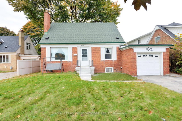 825 North Service Road