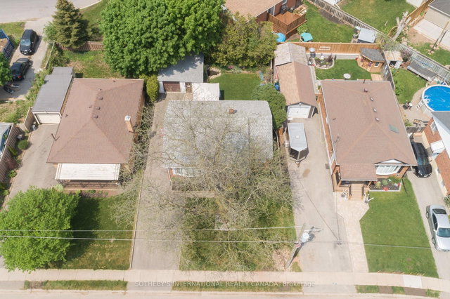 45 Churchill Crescent