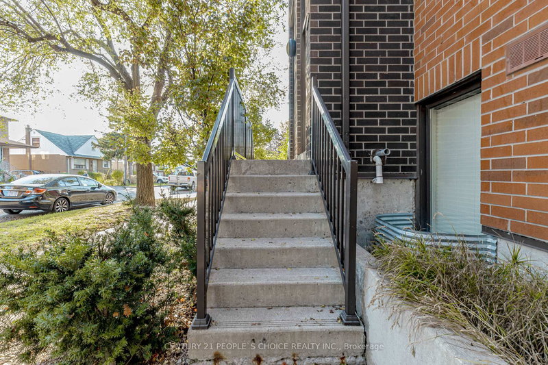 57 - 68 Winston Park Blvd, Toronto, M3K 1C3 | Image 2