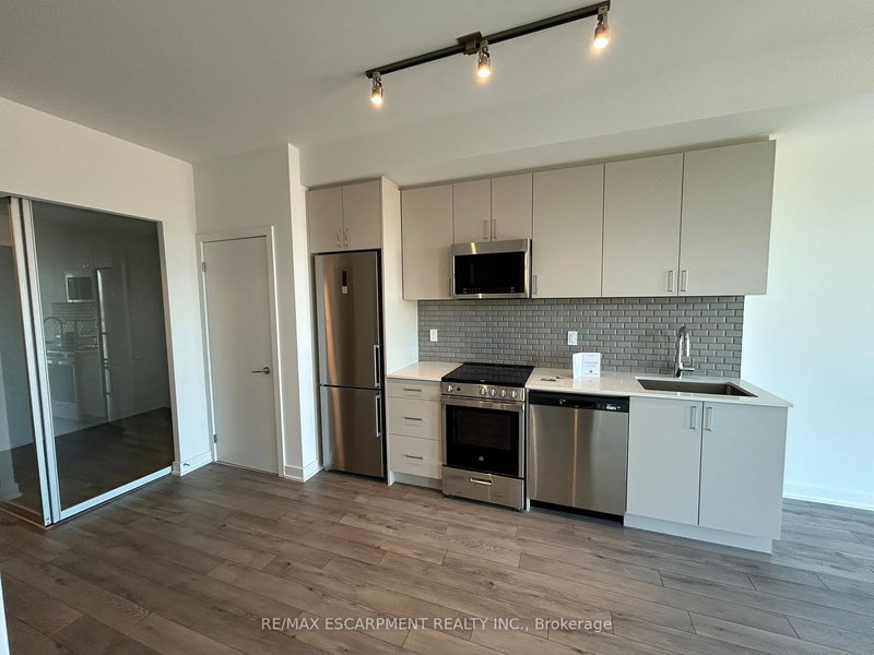 home for lease on 333-1005 Dundas Street E