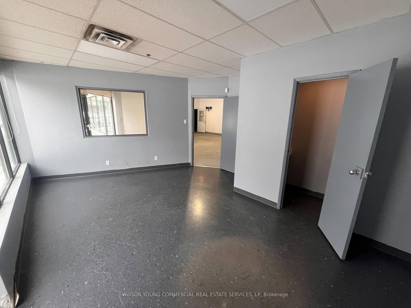 8 - 253 Summerlea Rd, Brampton, L6T 5A8 | Image 2