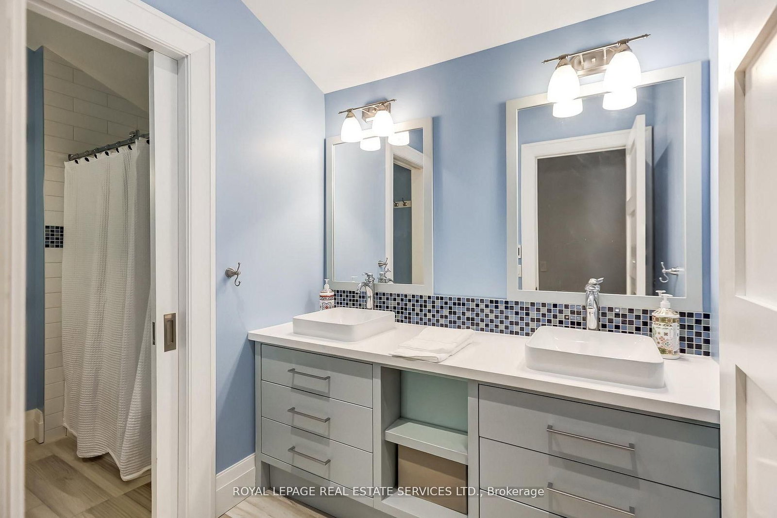 Detached House for sale at 34 Lambeth Road, Toronto, Ontario, M9A 2Y7 - Edenbridge-Humber Valley - MLS: W13019878