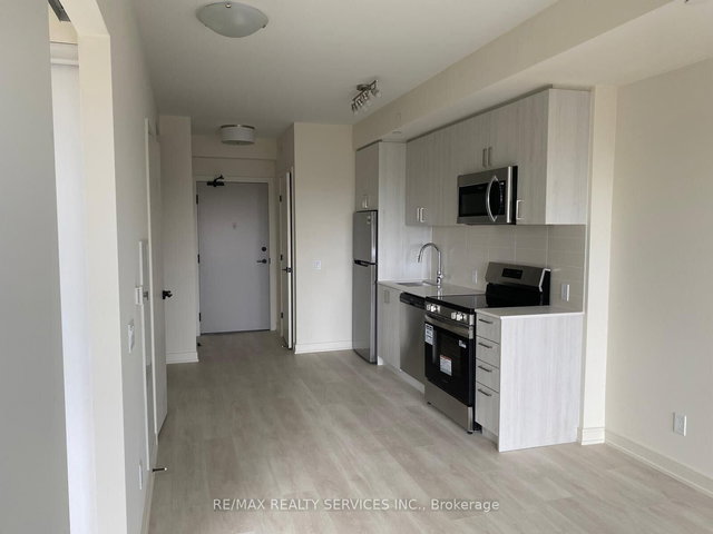 805B - 8020 Derry Cross W