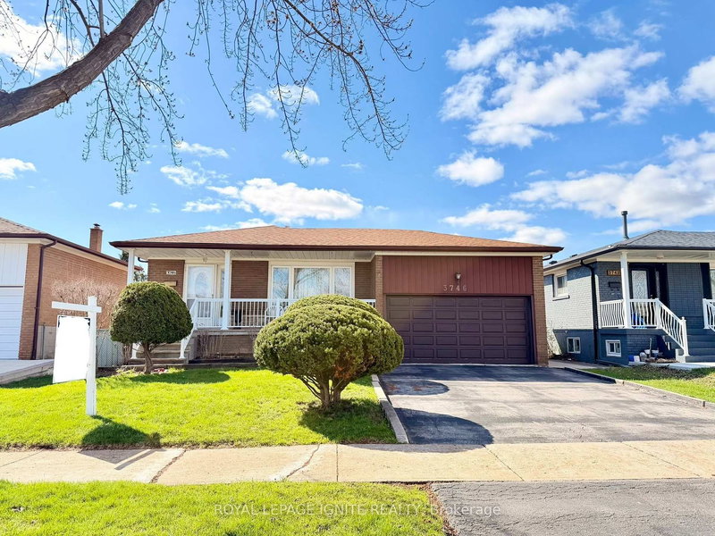 3746 Teeswater Rd, Mississauga, L4T 2A4 | Image 2