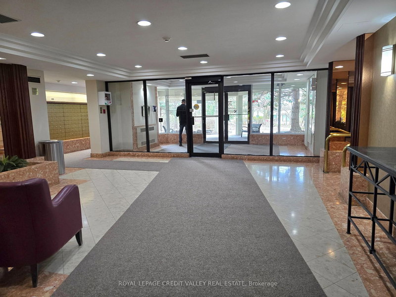 2101 - 24 Hanover Rd, Brampton, L6S 5K8 | Image 2