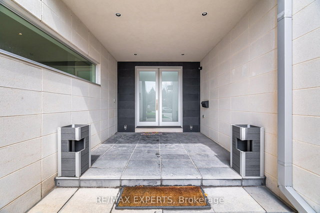 1527 Glenhill Crescent