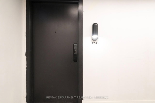 202 - 4878 Powers Common