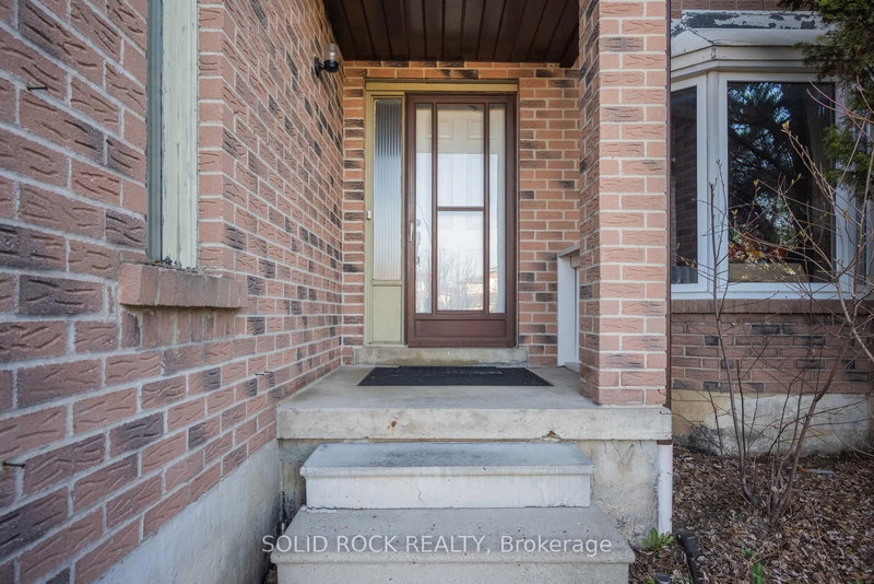 1335 Quinpool Crt, Mississauga, L5C 4J3 | Image 3