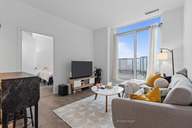 PH01 - 270 Dufferin Street