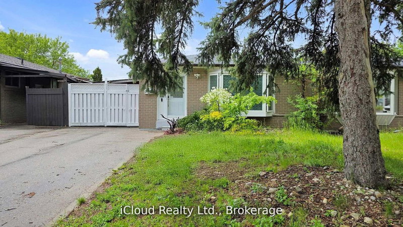 19 Flamingo Cres, Brampton, L6T 2G4 | Image 2