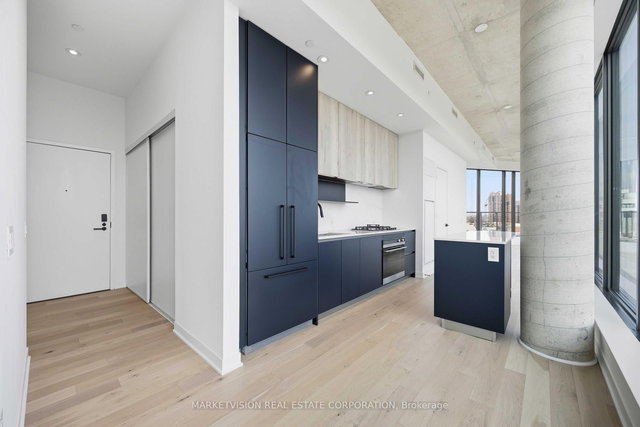 902 - 2625 Dundas Street W