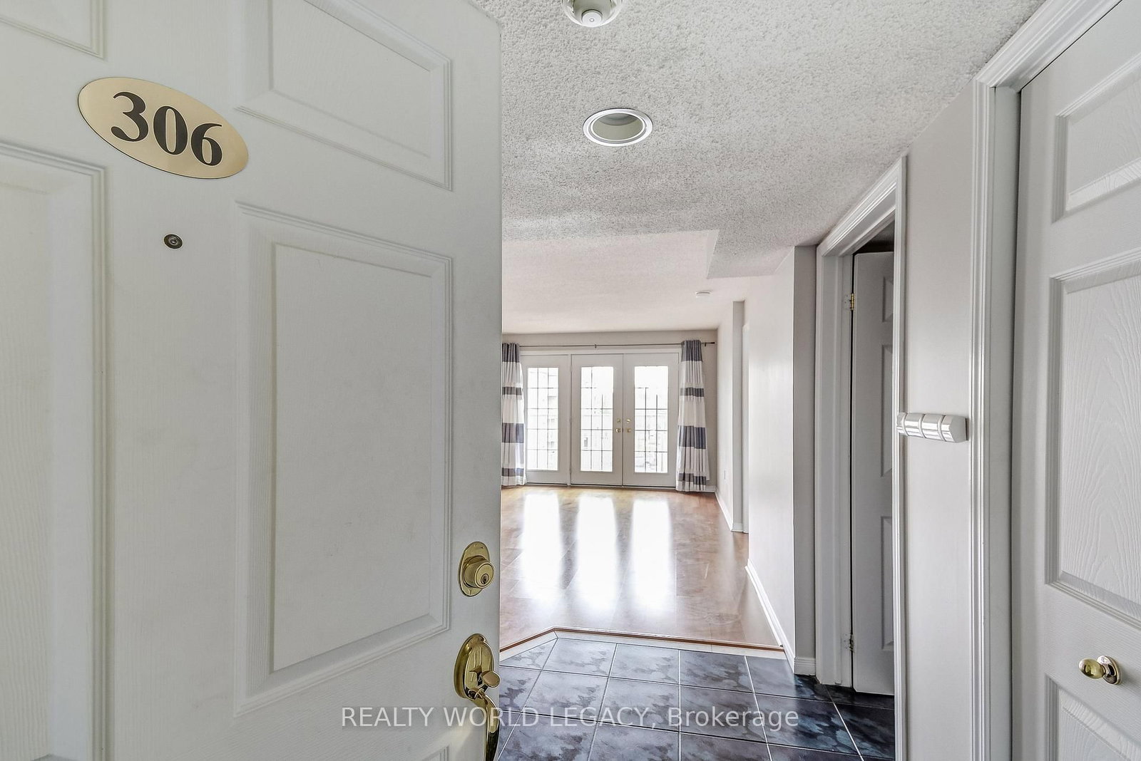 216 W Plains Road • #306E • Burlington, ON photo 3