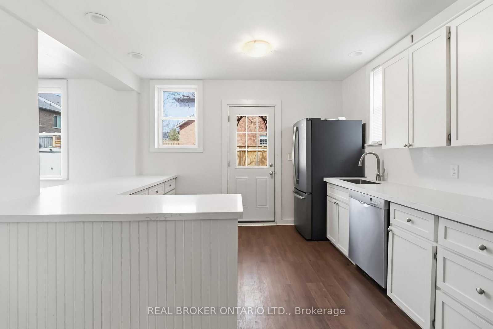 295 Plains Road W, Unit Main Level - Photo 3