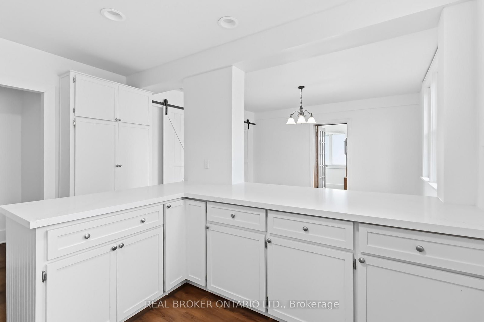 295 Plains Road W, Unit Main Level - Photo 4