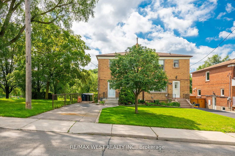 83 East Dr, Toronto, M6N 2N8 | Image 2