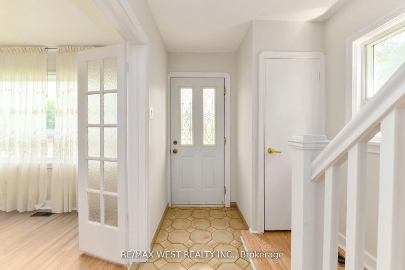 83 East Dr, Toronto, M6N 2N8 | Image 3