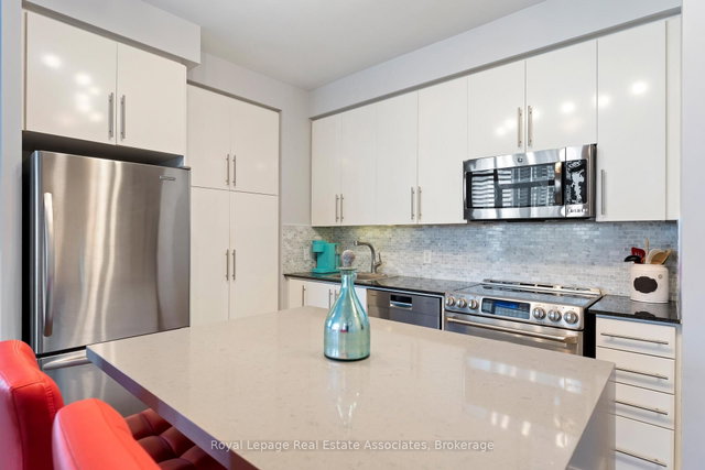 2604 - 330 Burnhamthorpe Road W