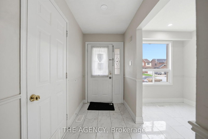 416 Hansen Brampton,ON L6V 3P7 — Photo 4