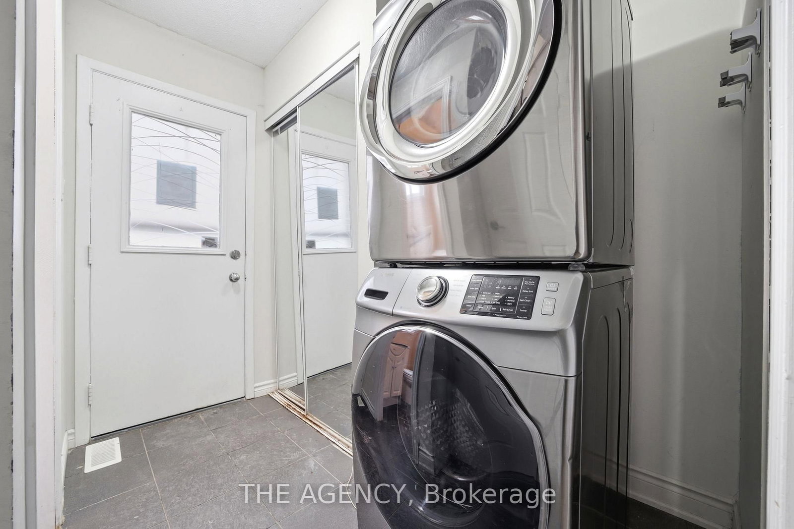 416 Hansen Brampton,ON L6V 3P7 — Photo 6