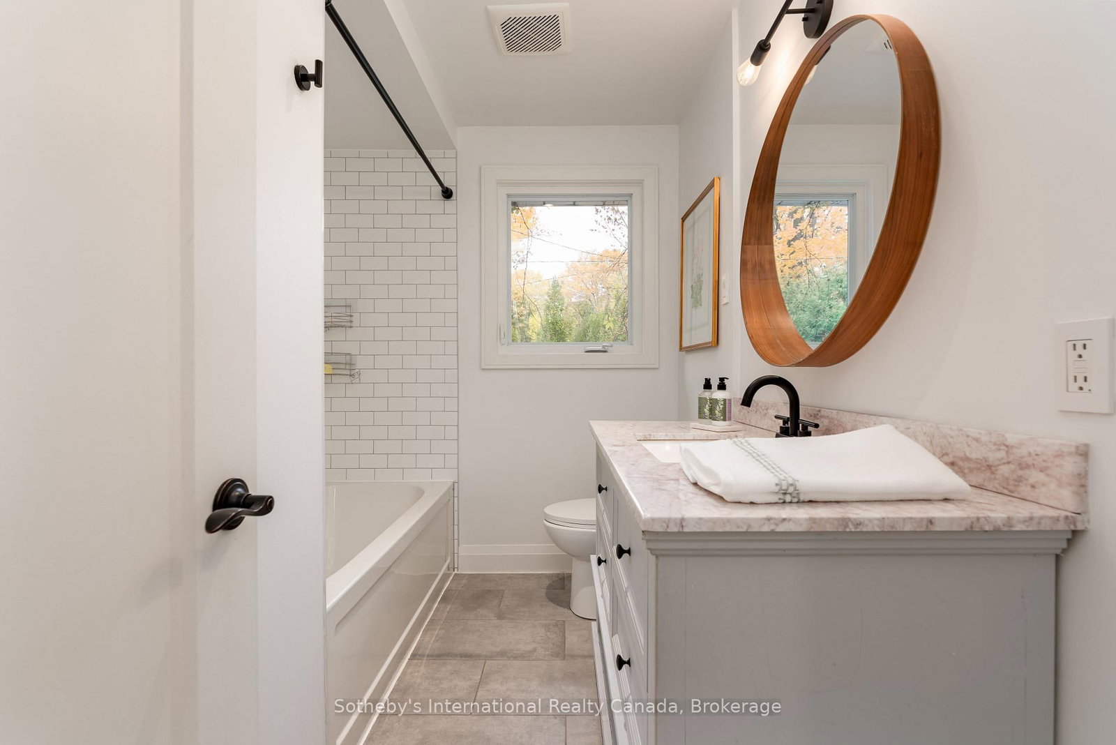 Detached House for sale at 71 North Forster Park Drive, Oakville, Ontario, L6K 1Z4 - Central - MLS: W13021096