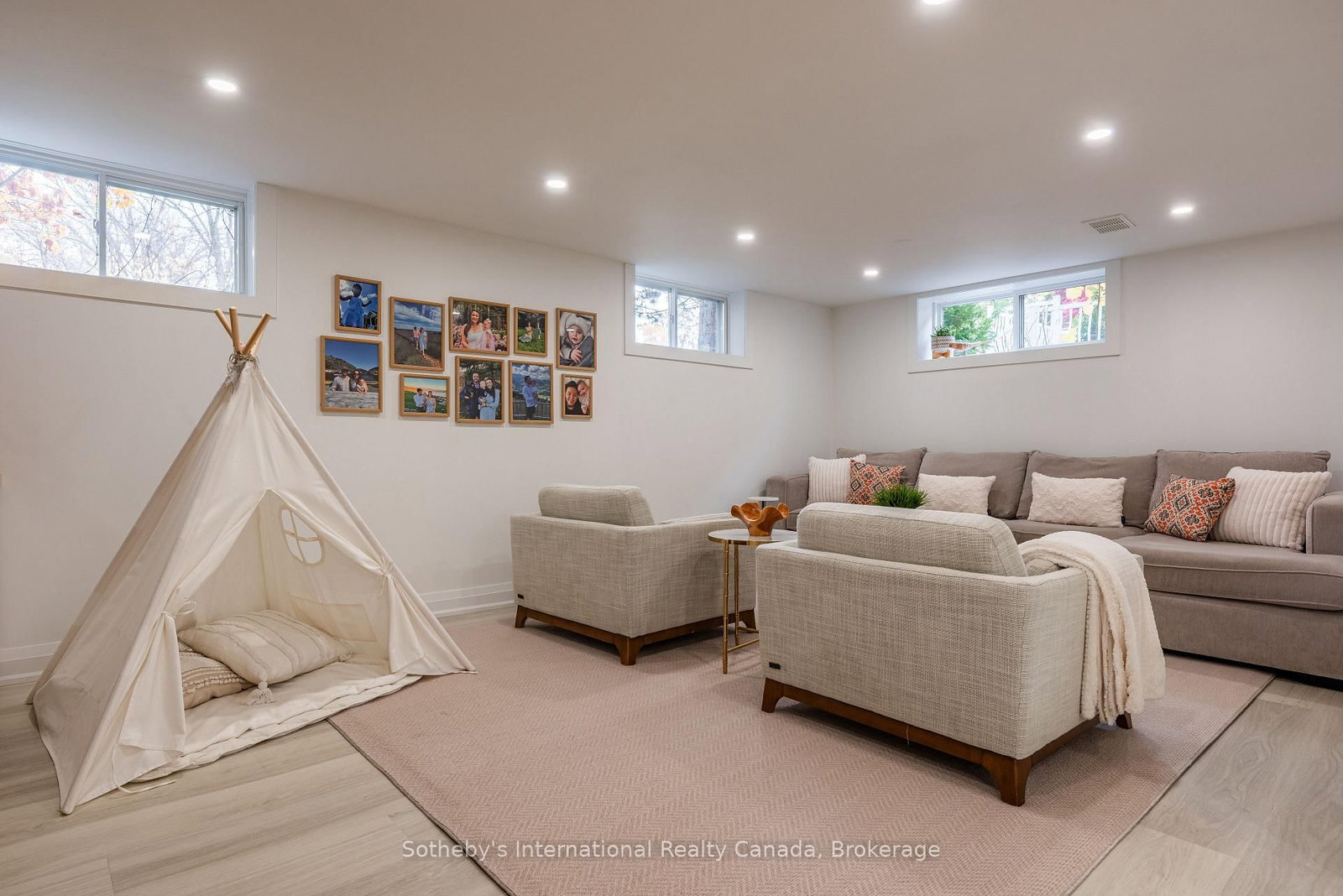 Detached House for sale at 71 North Forster Park Drive, Oakville, Ontario, L6K 1Z4 - Central - MLS: W13021096