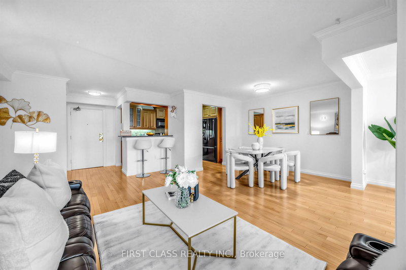 1007 - 362 The East Mall Rd, Toronto, M9B 6C4 | Image 2