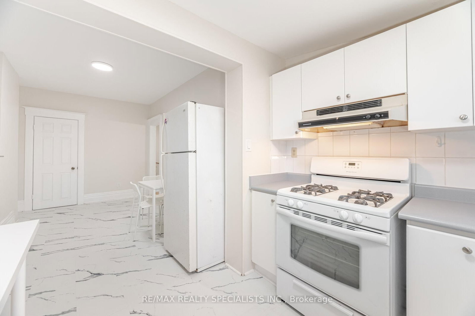 971 Saint Clarens Avenue - Photo 12