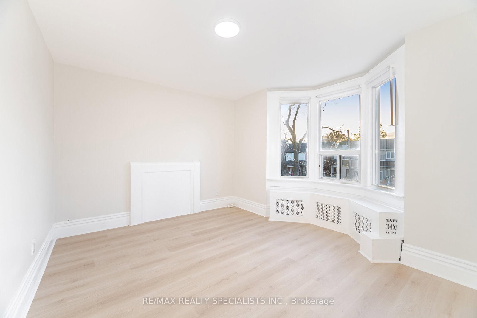 971 Saint Clarens Avenue - Photo 13