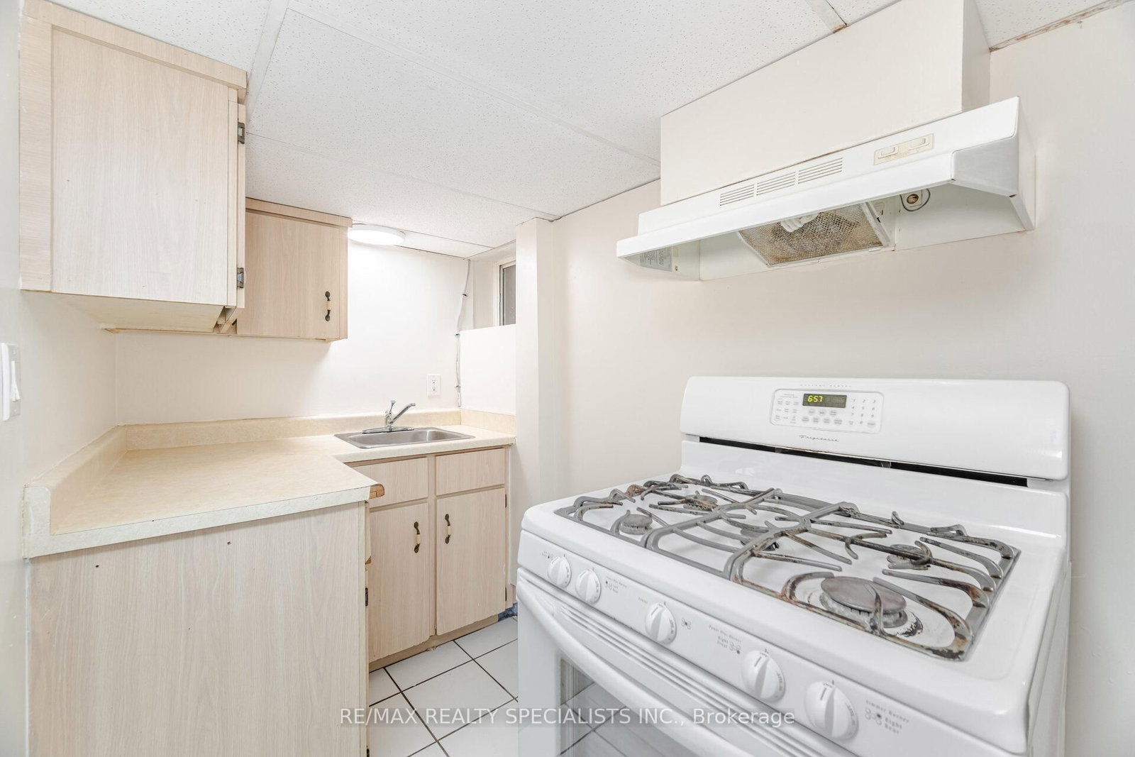 971 Saint Clarens Avenue - Photo 28