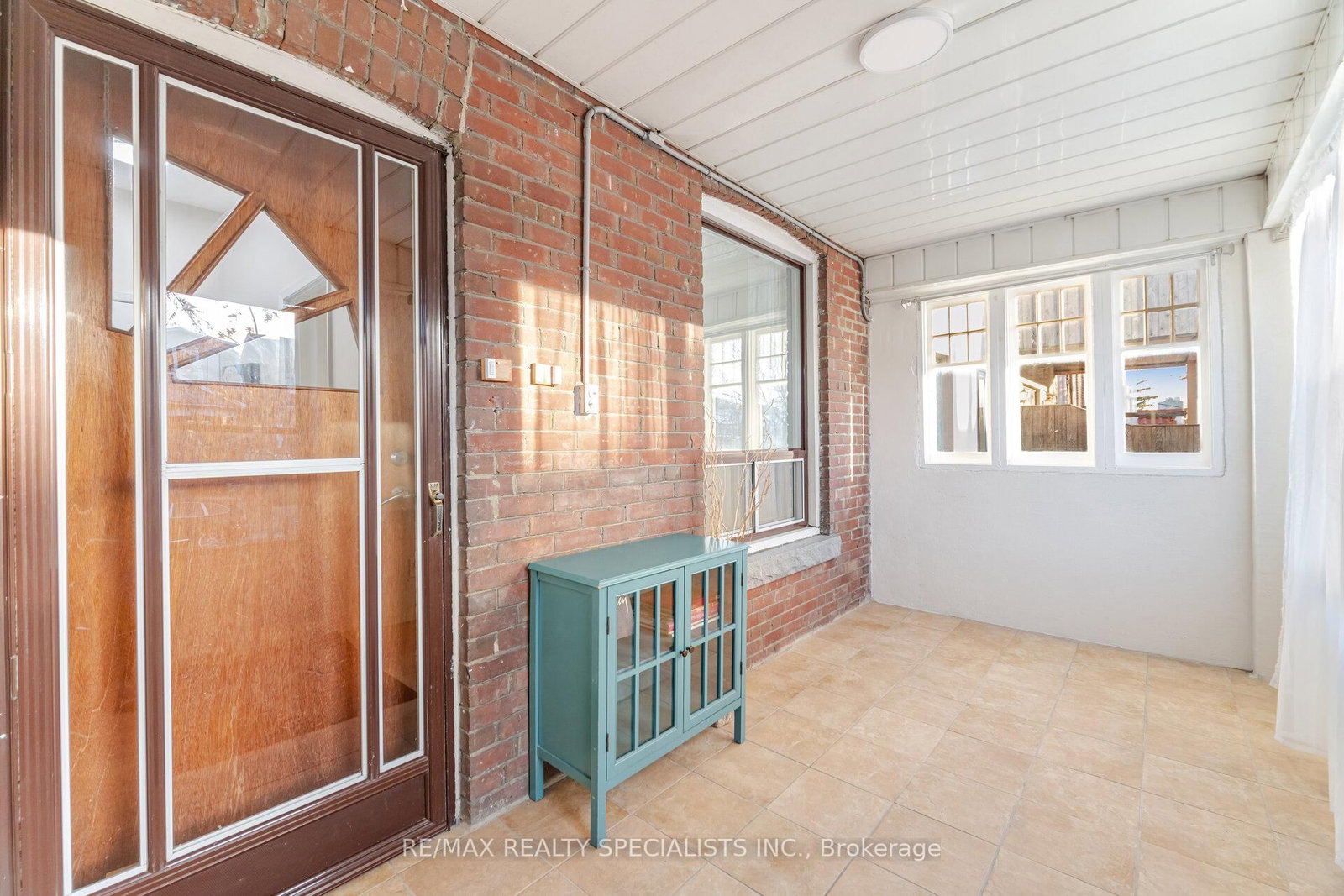 971 Saint Clarens Avenue - Photo 4