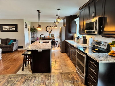 17 Agnes Street • Caledon, ON photo 5