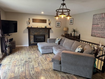 17 Agnes Street • Caledon, ON photo 7