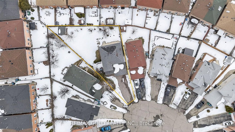 16 Rodwell Crt, Brampton, L6Y 4G7 | Image 3