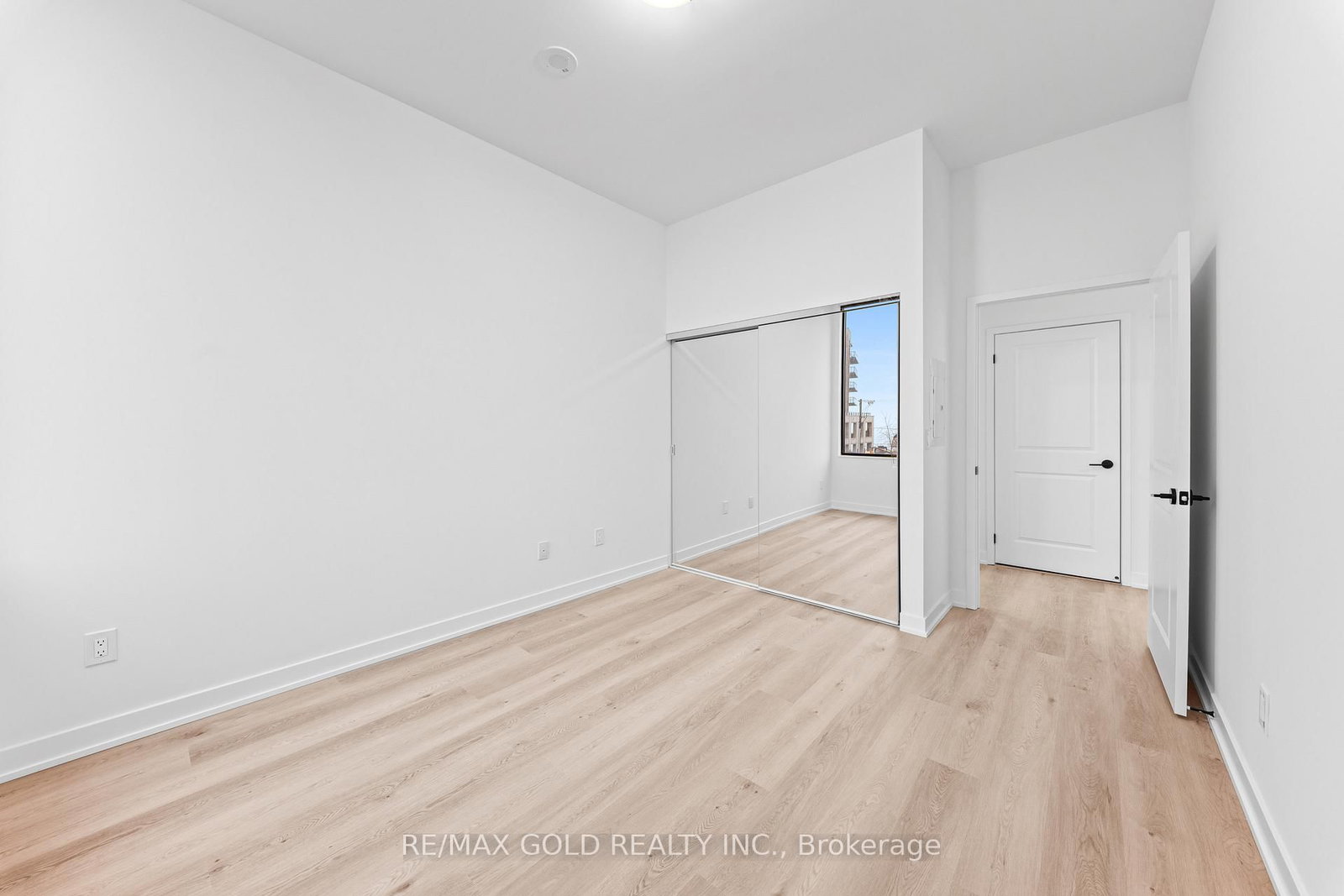 2075 Lakeshore Road, Unit 214 - Photo 35