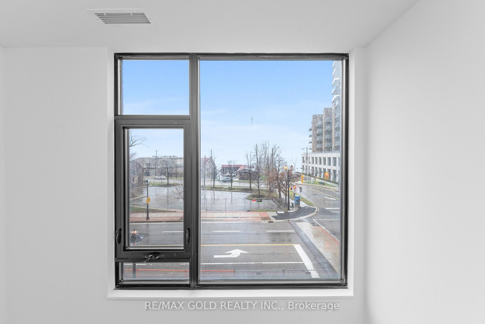 2075 Lakeshore Road, Unit 214 - Photo 36