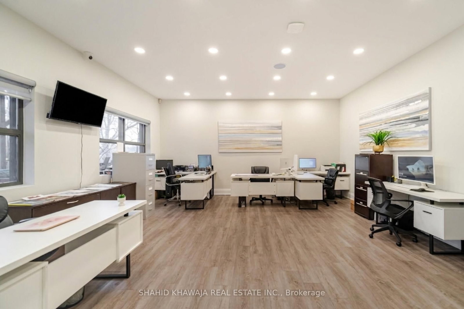 1563 Dundas Street W - Photo 17