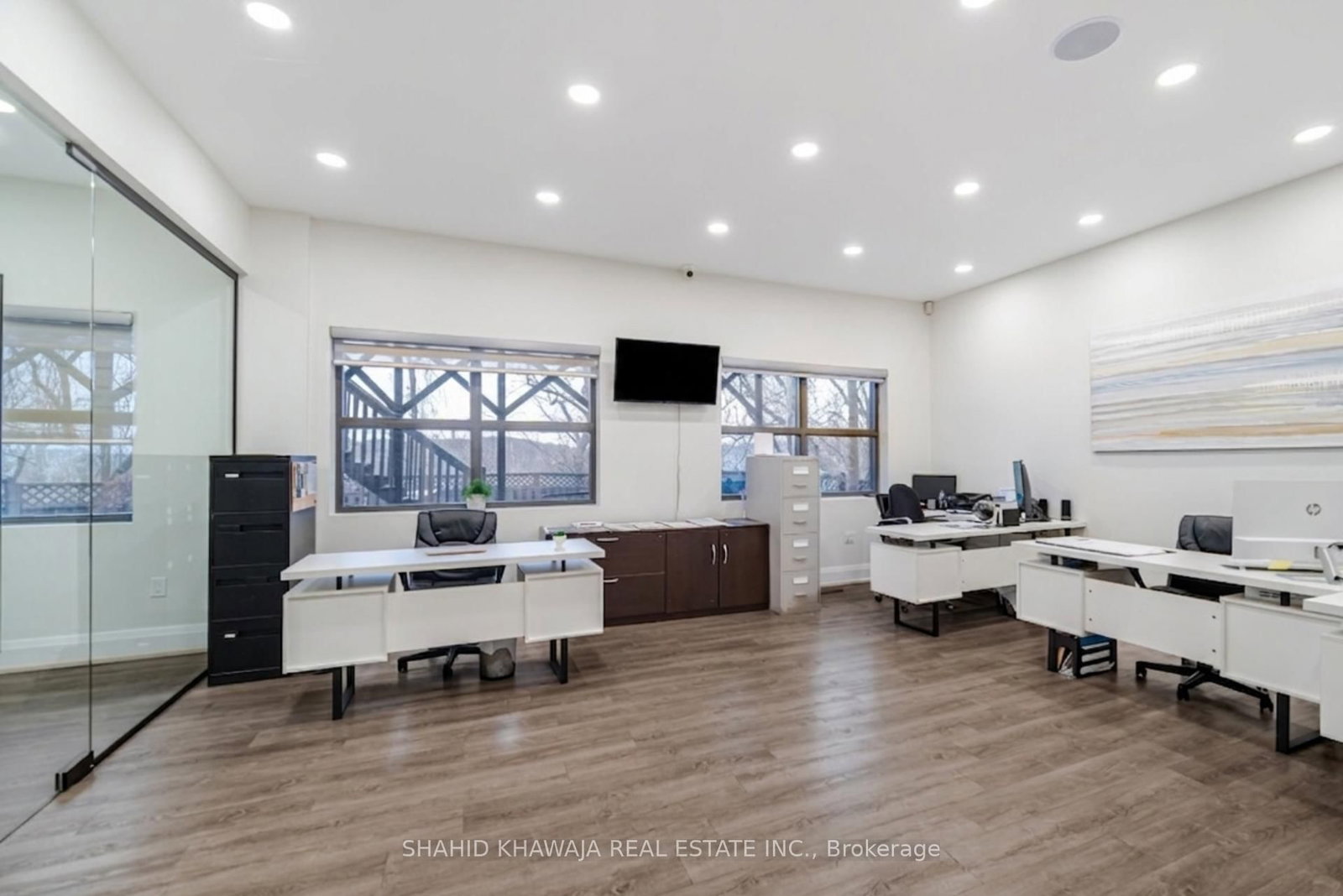 1563 Dundas Street W - Photo 18