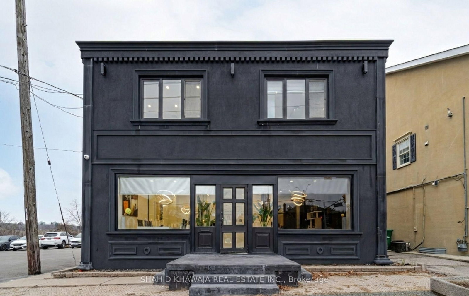 1563 Dundas Street W - Photo 2