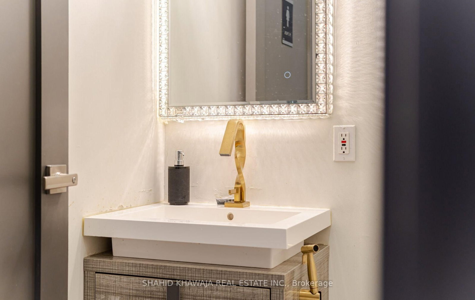 1563 Dundas Street W - Photo 23