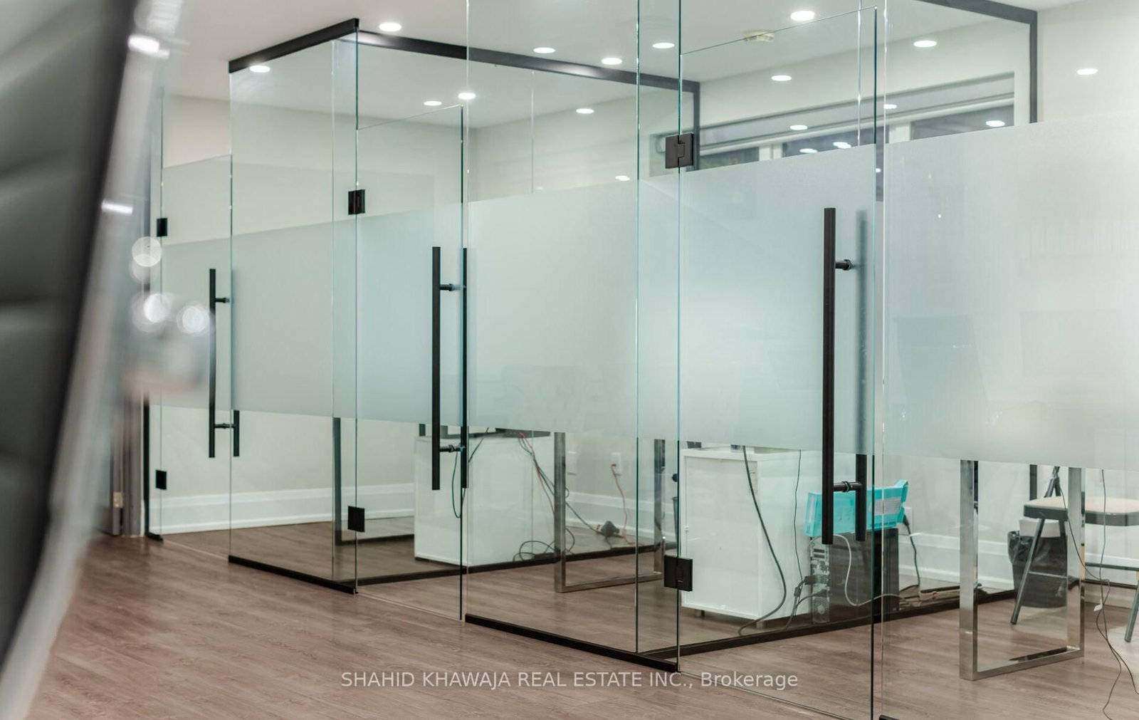 1563 Dundas Street W - Photo 26