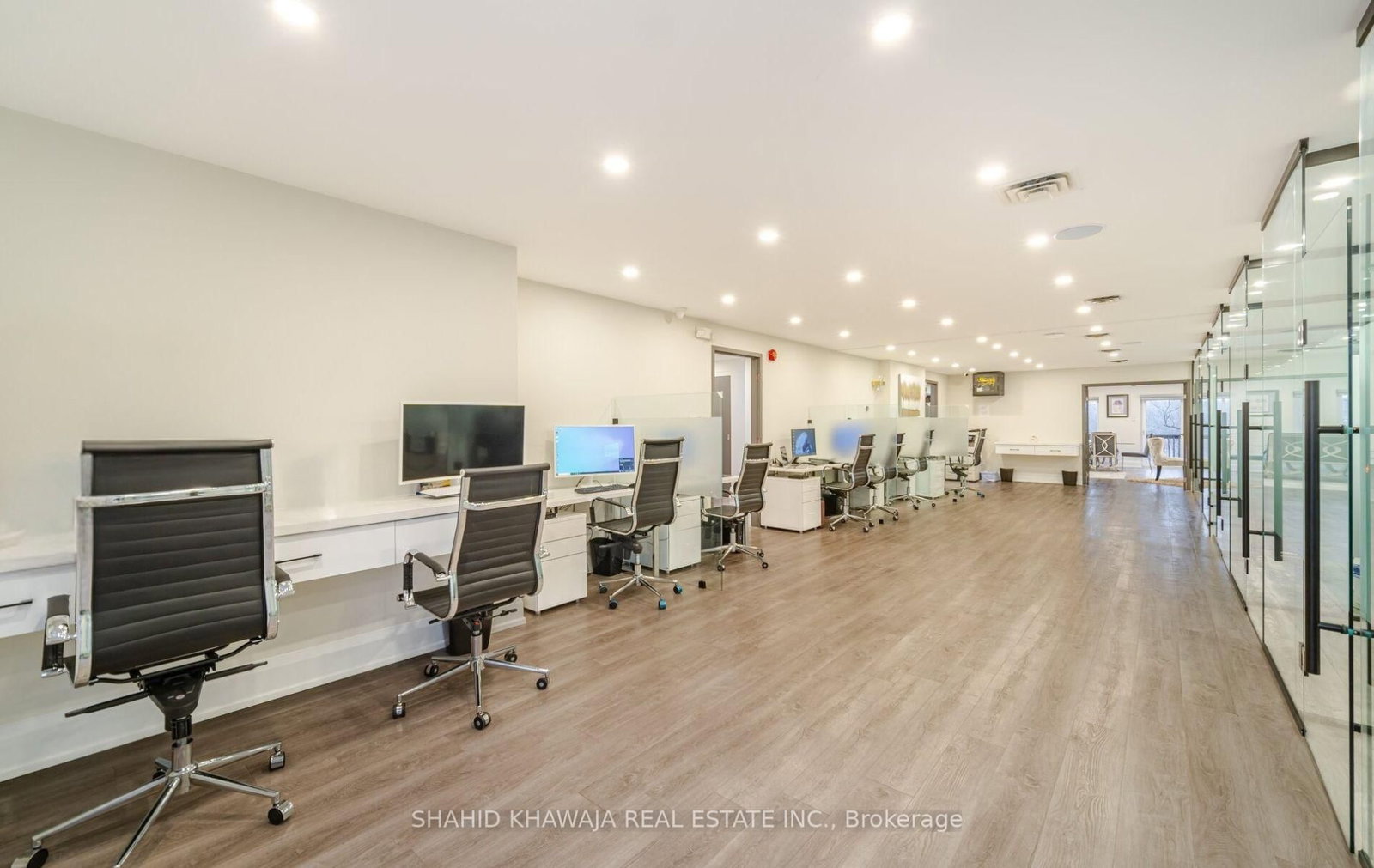 1563 Dundas Street W - Photo 29