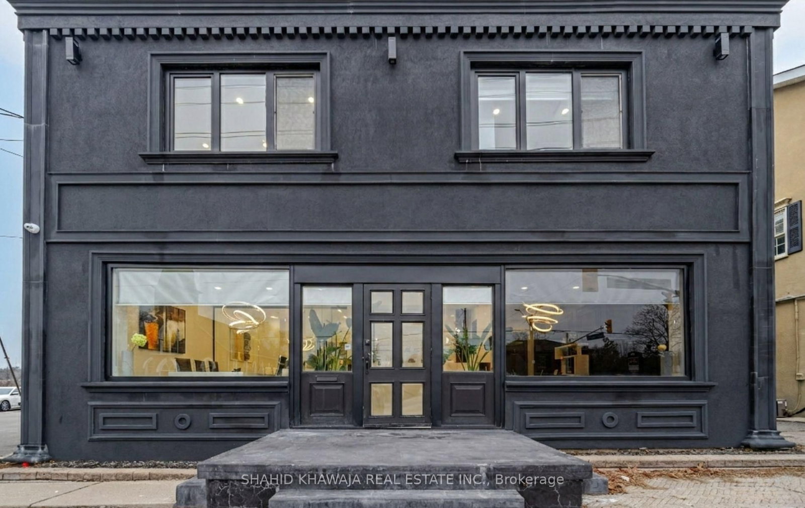 1563 Dundas Street W - Photo 3