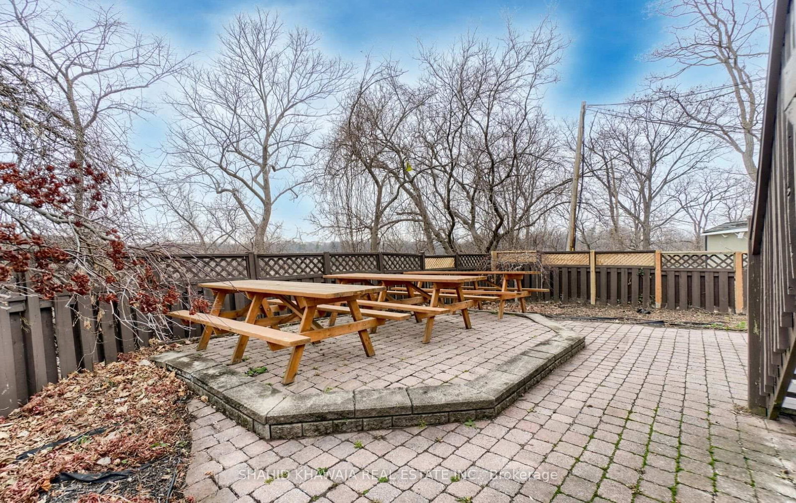 1563 Dundas Street W - Photo 39