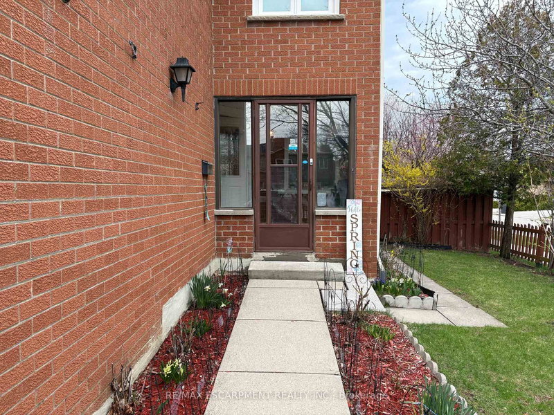 4313 Lee Dr, Mississauga, L4W 4A9 | Image 3
