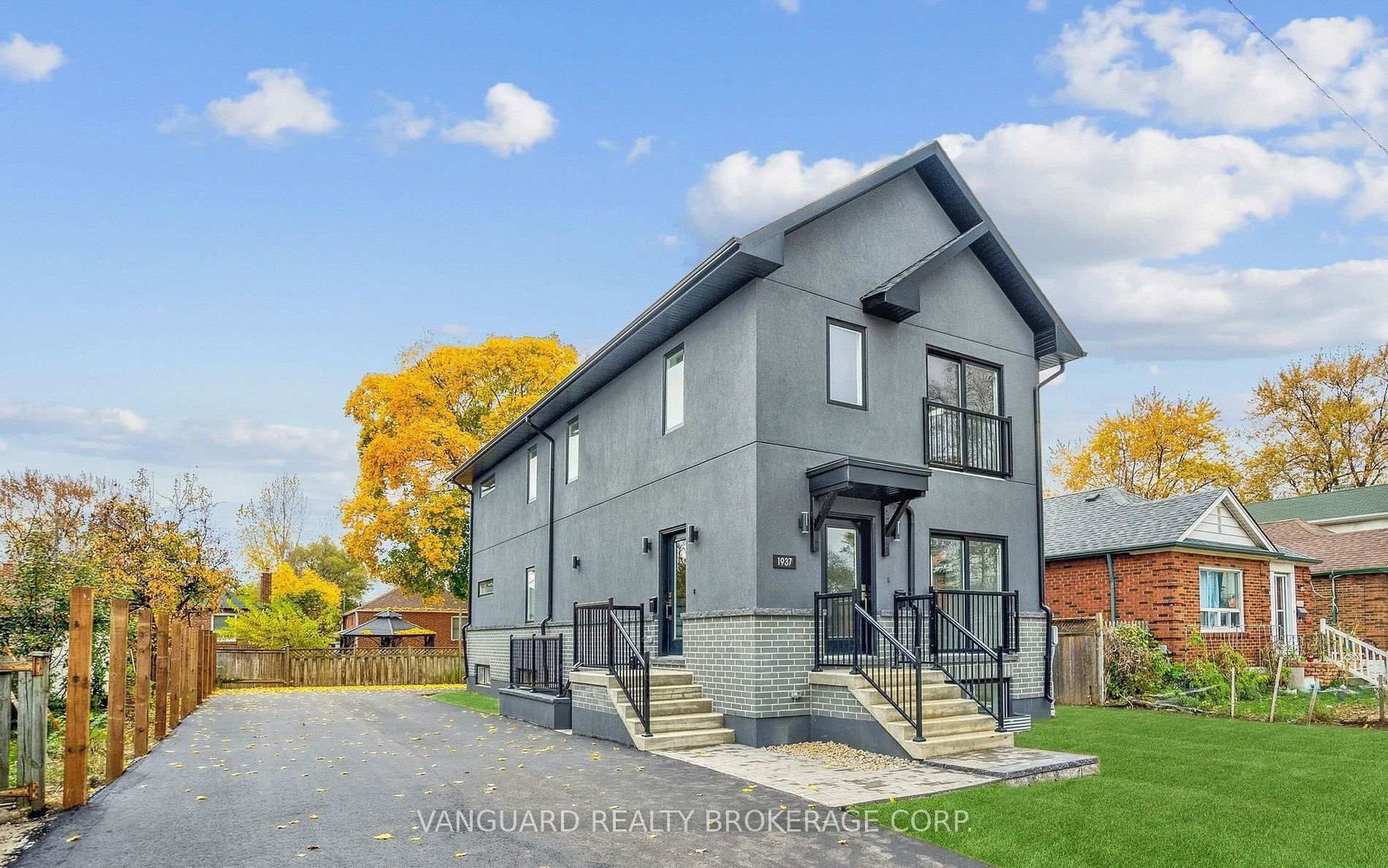 1937 Lawrence Avenue, Toronto, ON