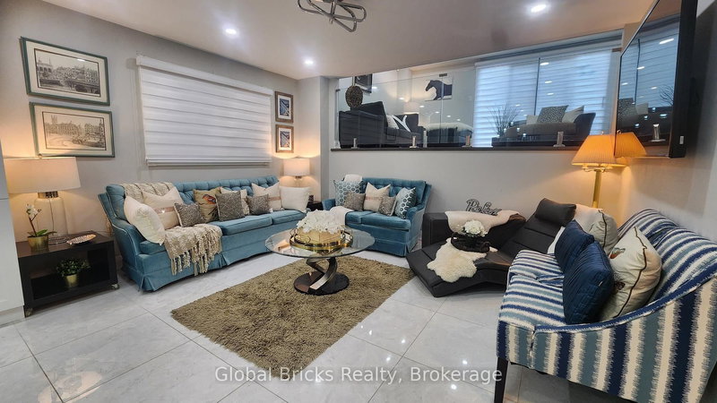 4079 Trapper Cres, Mississauga, L5L 3A7 | Image 2