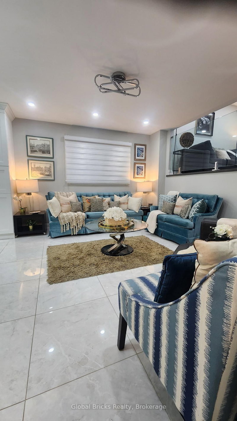 4079 Trapper Cres, Mississauga, L5L 3A7 | Image 3